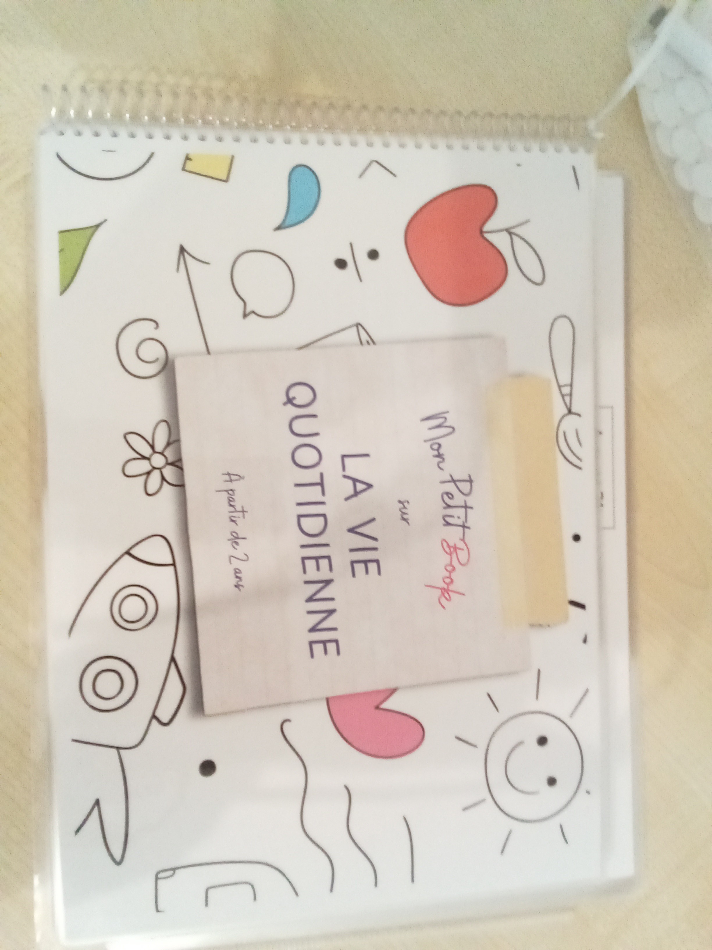 Mon petit book sur la vie quotidienne - Click to enlarge picture.