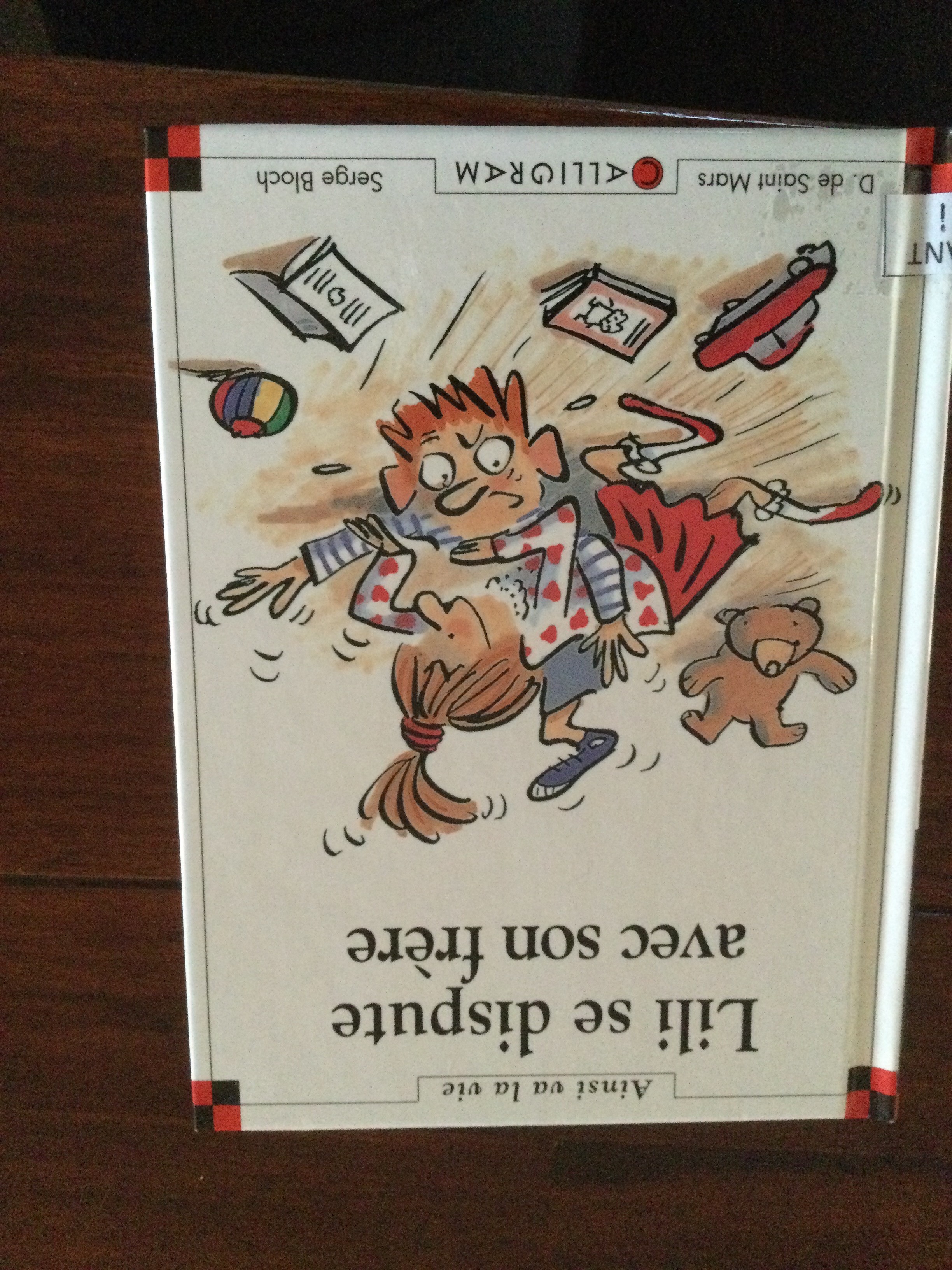 Lili se dispute avec son frère - Click to enlarge picture.