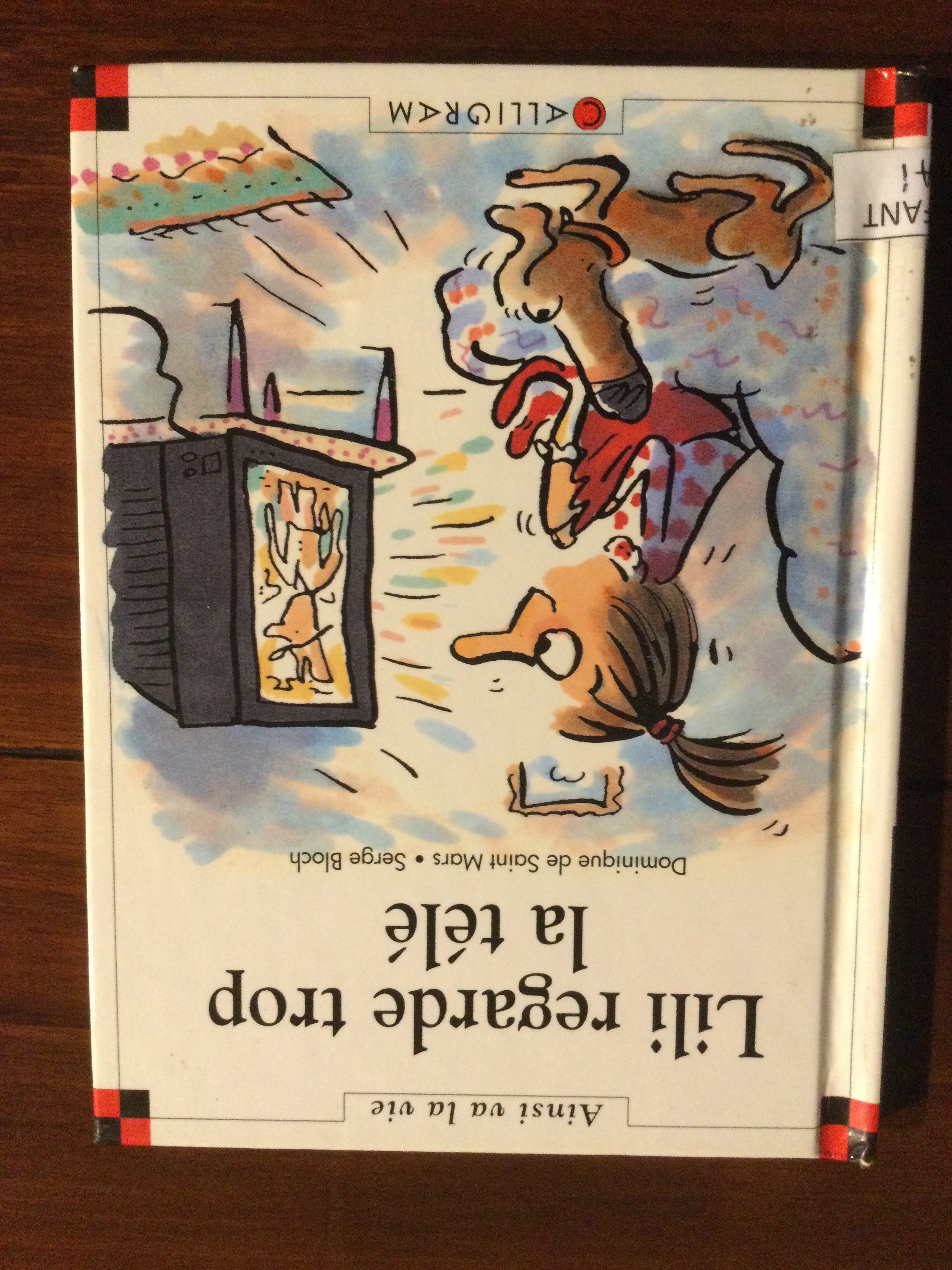 Lili regarde trop la télé - Click to enlarge picture.