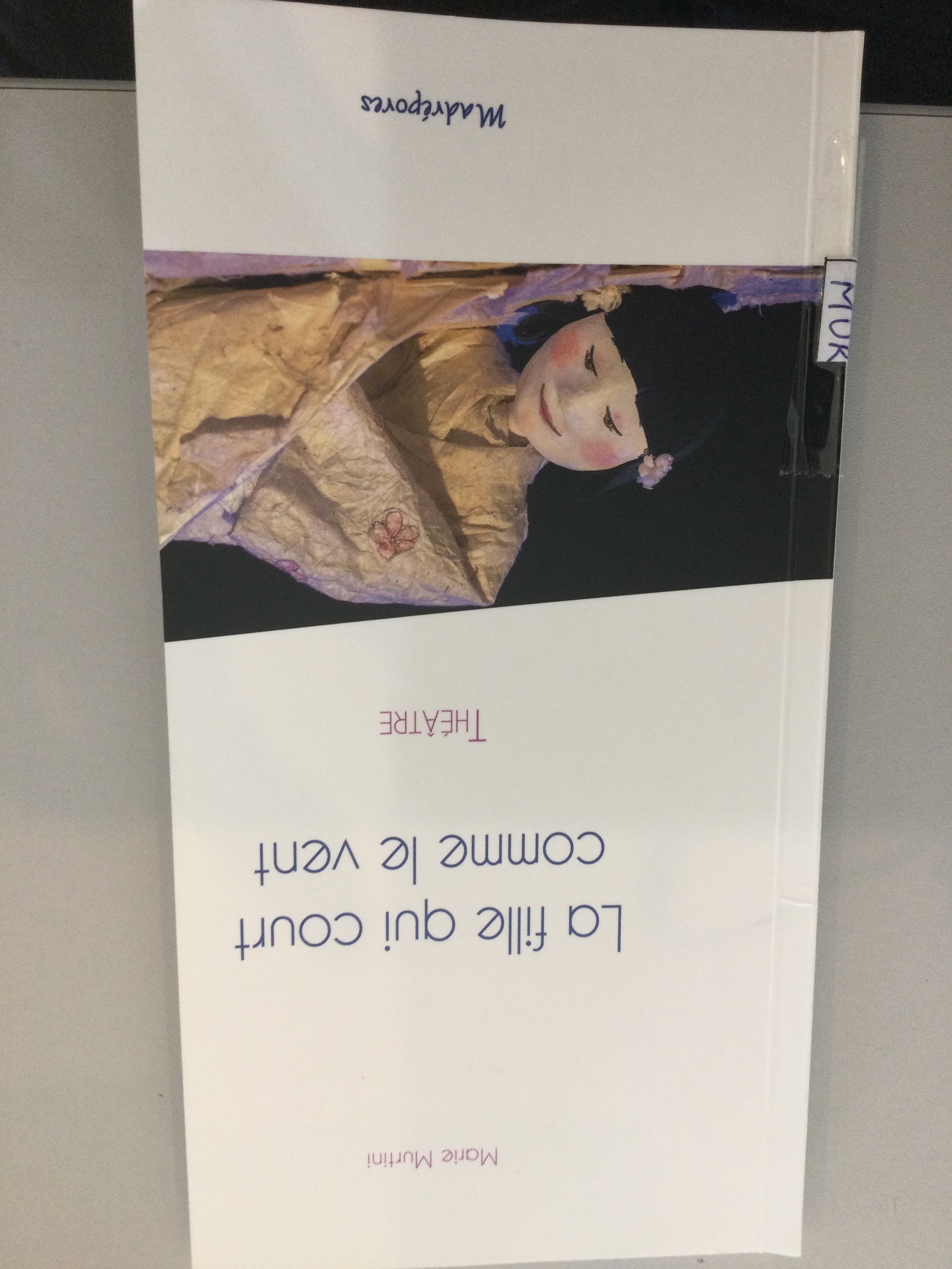 La fille qui court comme le vent - Click to enlarge picture.