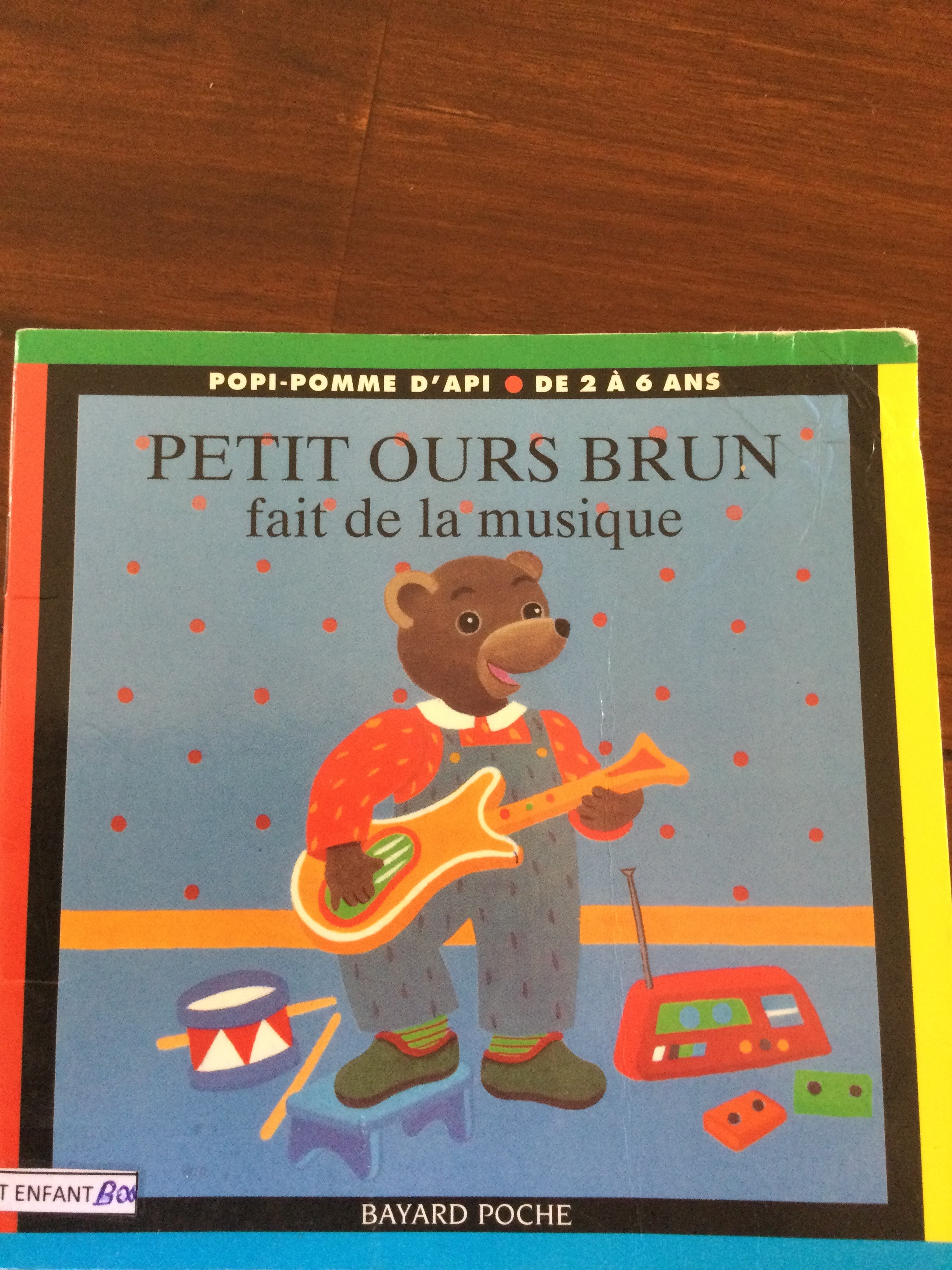 Petit ours brun - Click to enlarge picture.