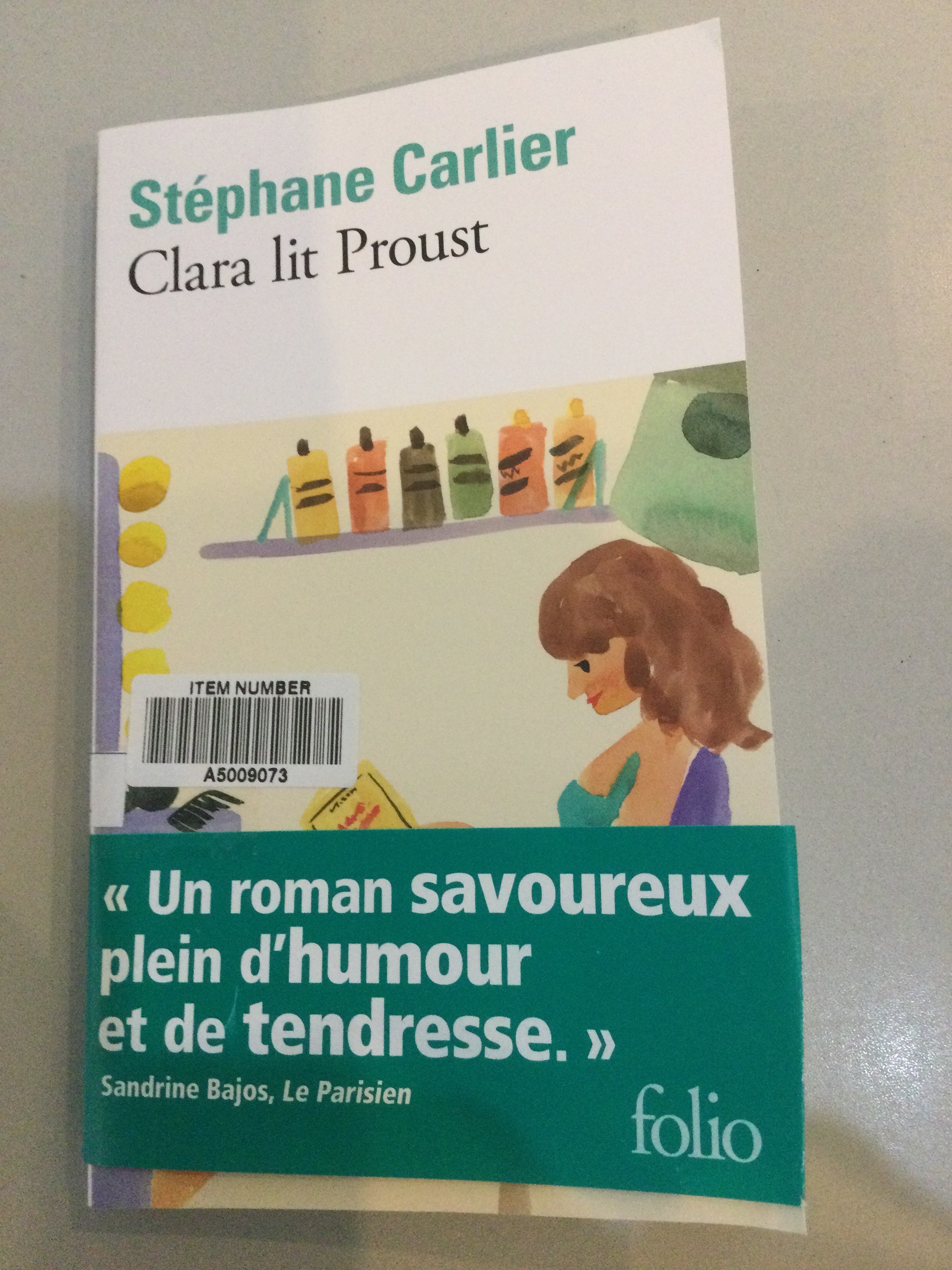 Clara lit Proust - Click to enlarge picture.